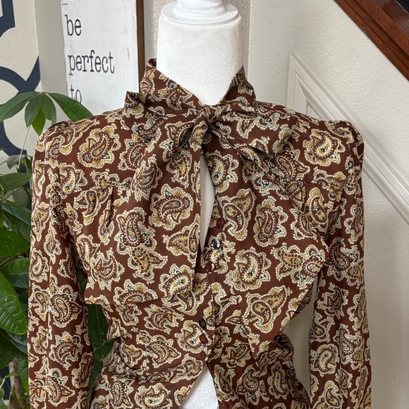 Gorgeous Vintage, feminine Paisley Long Sleeve Blouse 🤩 - Picture 2 of 10